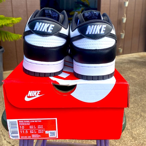 Nike Dunk Low Retro ‘Panda’ - Picture 3 of 4